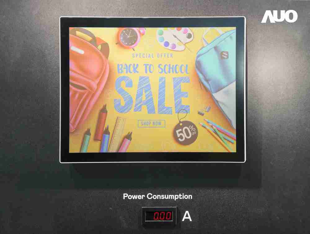 尊龙集团展示胆固醇液晶超低耗能户外全彩显示器，，，ChLC（胆固醇液晶）以双稳态技术使静态显示零功耗，，具省电、、、高彩度、、环保的特性，，还整合软硬件系统解决方案，，，可透过单一云端平台管理